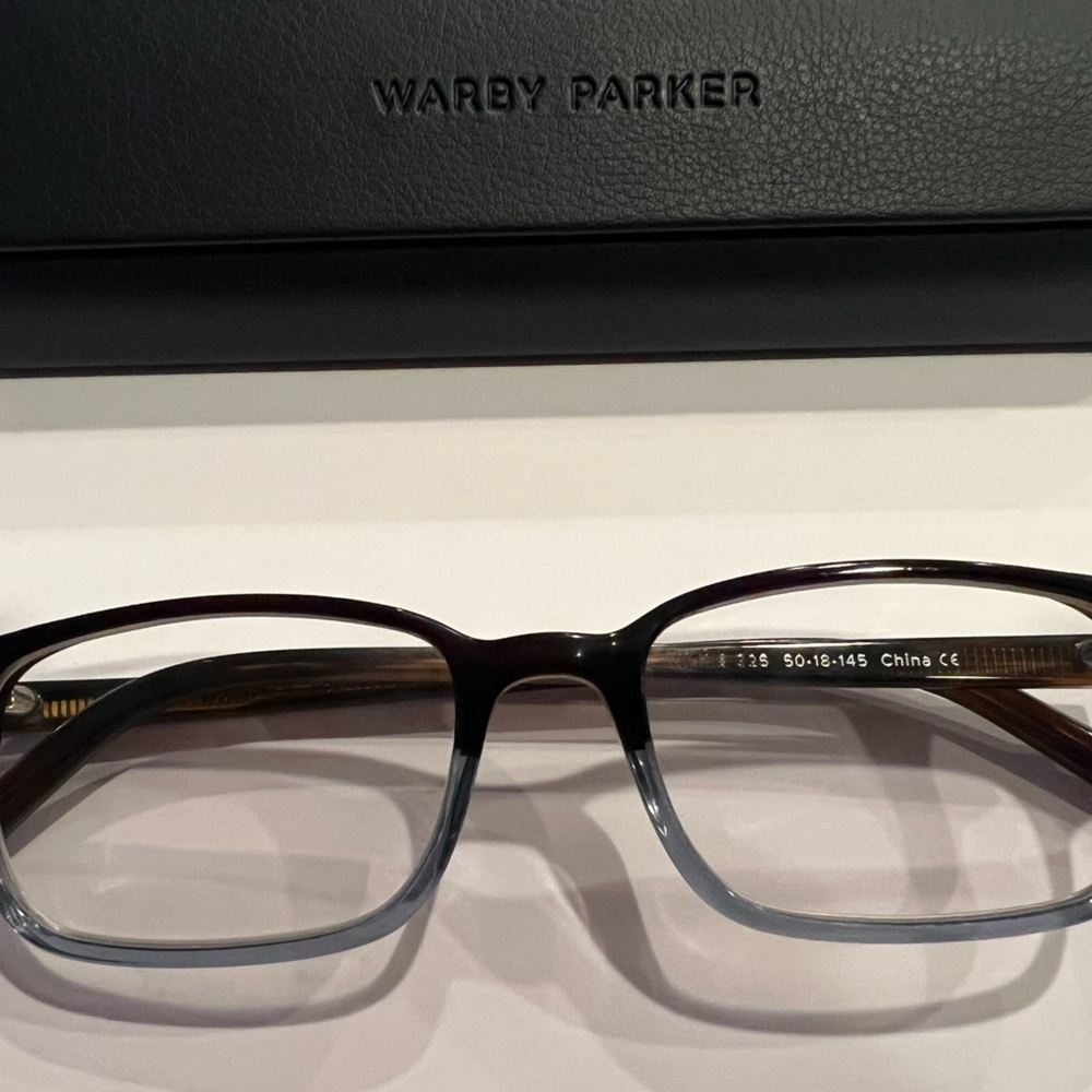 Wilkie in Eastern Bluebird Fade. Never-fail frame, with a sloped browline. - Picture 3 of 8